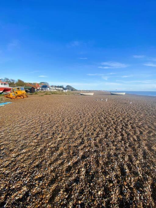 Beautiful Immaculate Aldeburgh Cottage, Sunny Outdoor Space, Free Parking - Easy Walk To Beach & Town Exterior photo