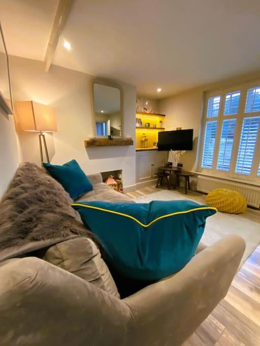 Beautiful Immaculate Aldeburgh Cottage, Sunny Outdoor Space, Free Parking - Easy Walk To Beach & Town Exterior photo