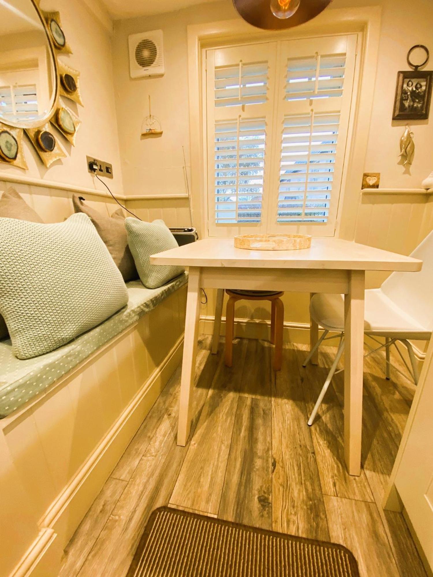 Beautiful Immaculate Aldeburgh Cottage, Sunny Outdoor Space, Free Parking - Easy Walk To Beach & Town Exterior photo