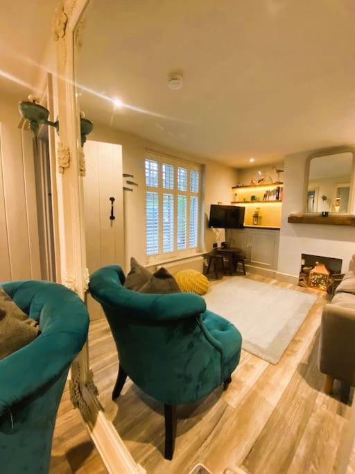 Beautiful Immaculate Aldeburgh Cottage, Sunny Outdoor Space, Free Parking - Easy Walk To Beach & Town Exterior photo
