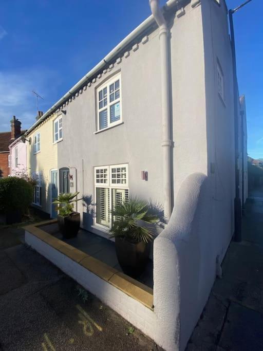 Beautiful Immaculate Aldeburgh Cottage, Sunny Outdoor Space, Free Parking - Easy Walk To Beach & Town Exterior photo